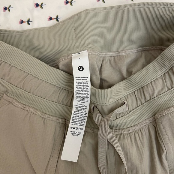 Lululemon Dance Studio High-Rise Shorts 3.5” - Picture 3 of 9